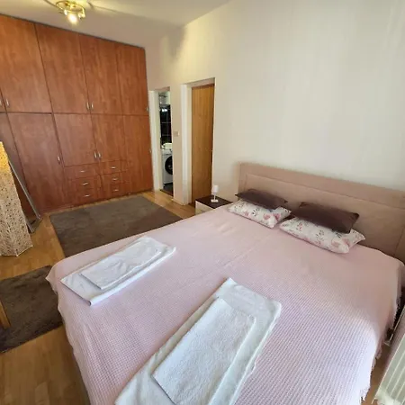 Apartment Kristina Nv - 50 M From The